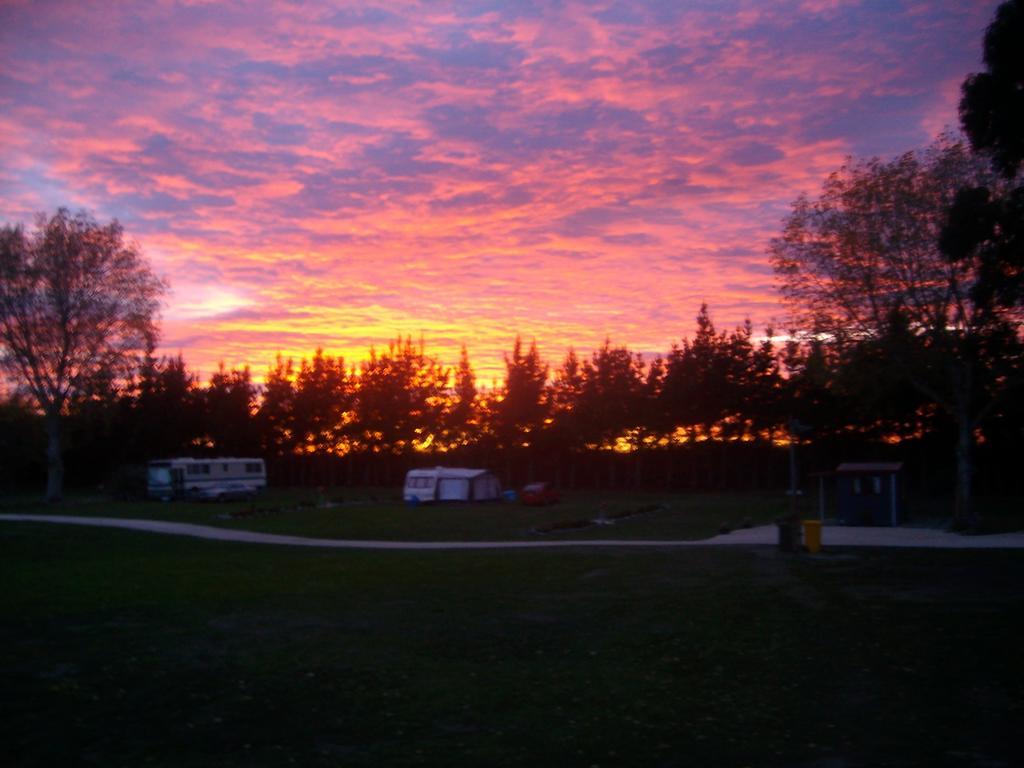 Glenavys Waitaki River Motor Camp Bagian luar foto