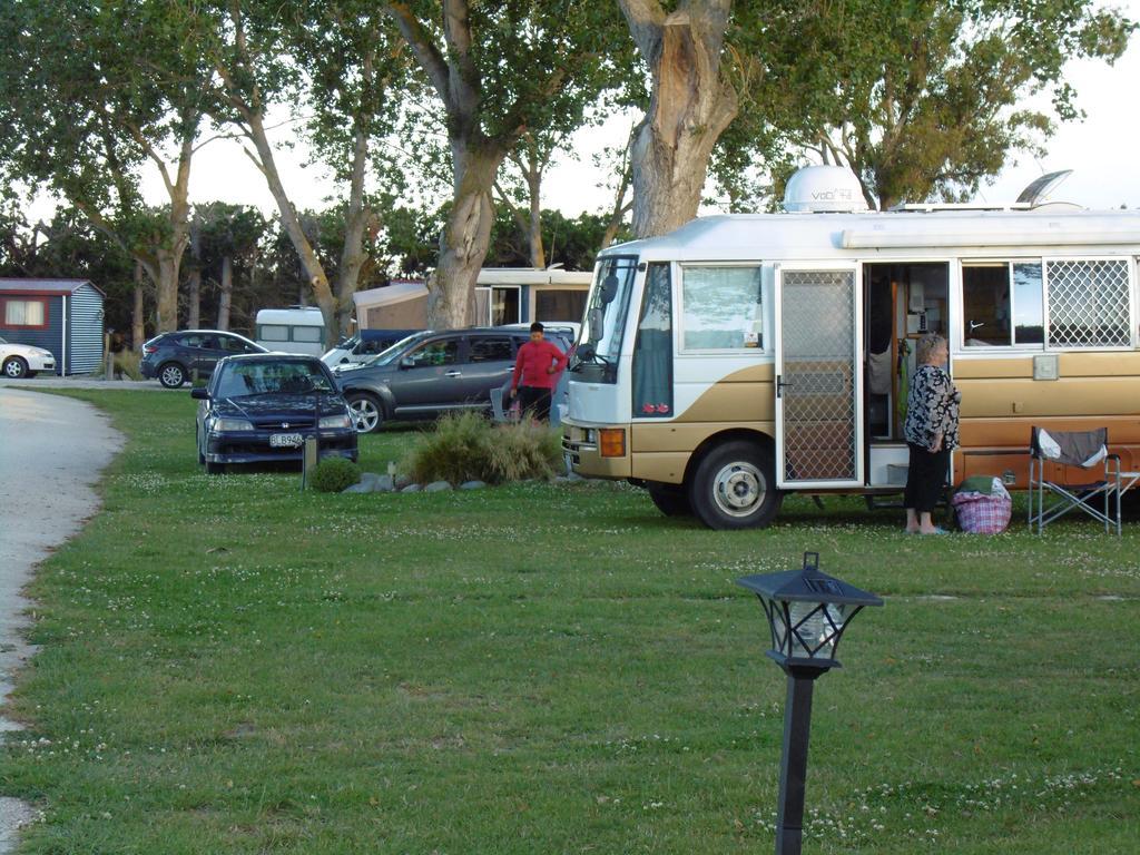 Glenavys Waitaki River Motor Camp Bagian luar foto